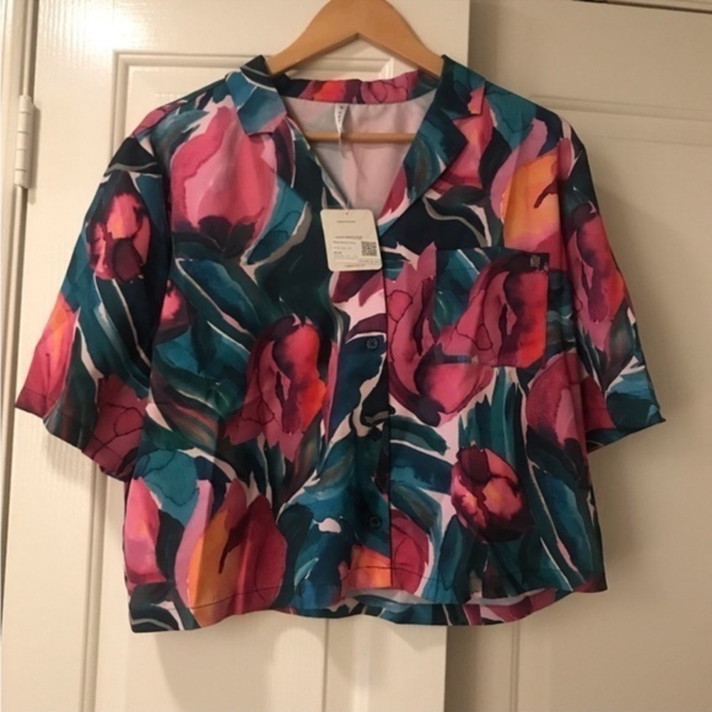 NWT - Fabletics Women’s Sleep Knit Button Down Shirt (Painted Tulips Color, XXL)
